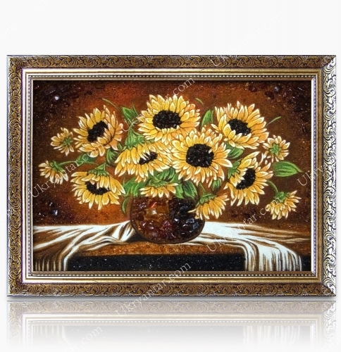 Vase of sunflowers